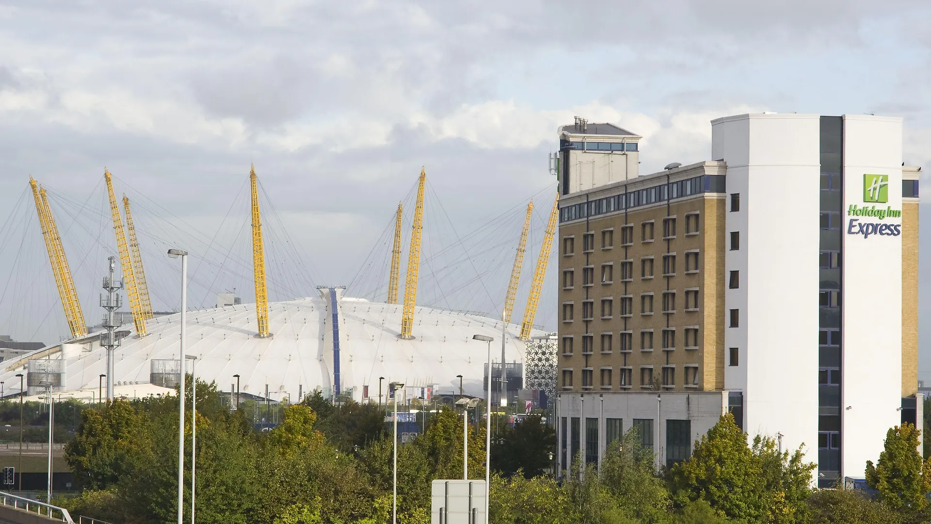 9 Smart Airport Hotels in Greenwich Worth Booking