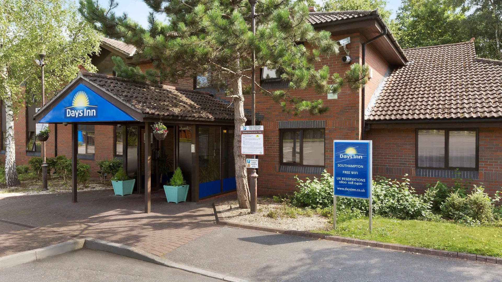 9 Smart Airport Hotels Near Southampton City Art Gallery