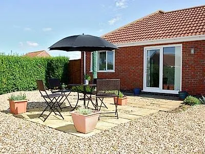 6 Central Hotels Near Sandilands Golf Club Worth Booking