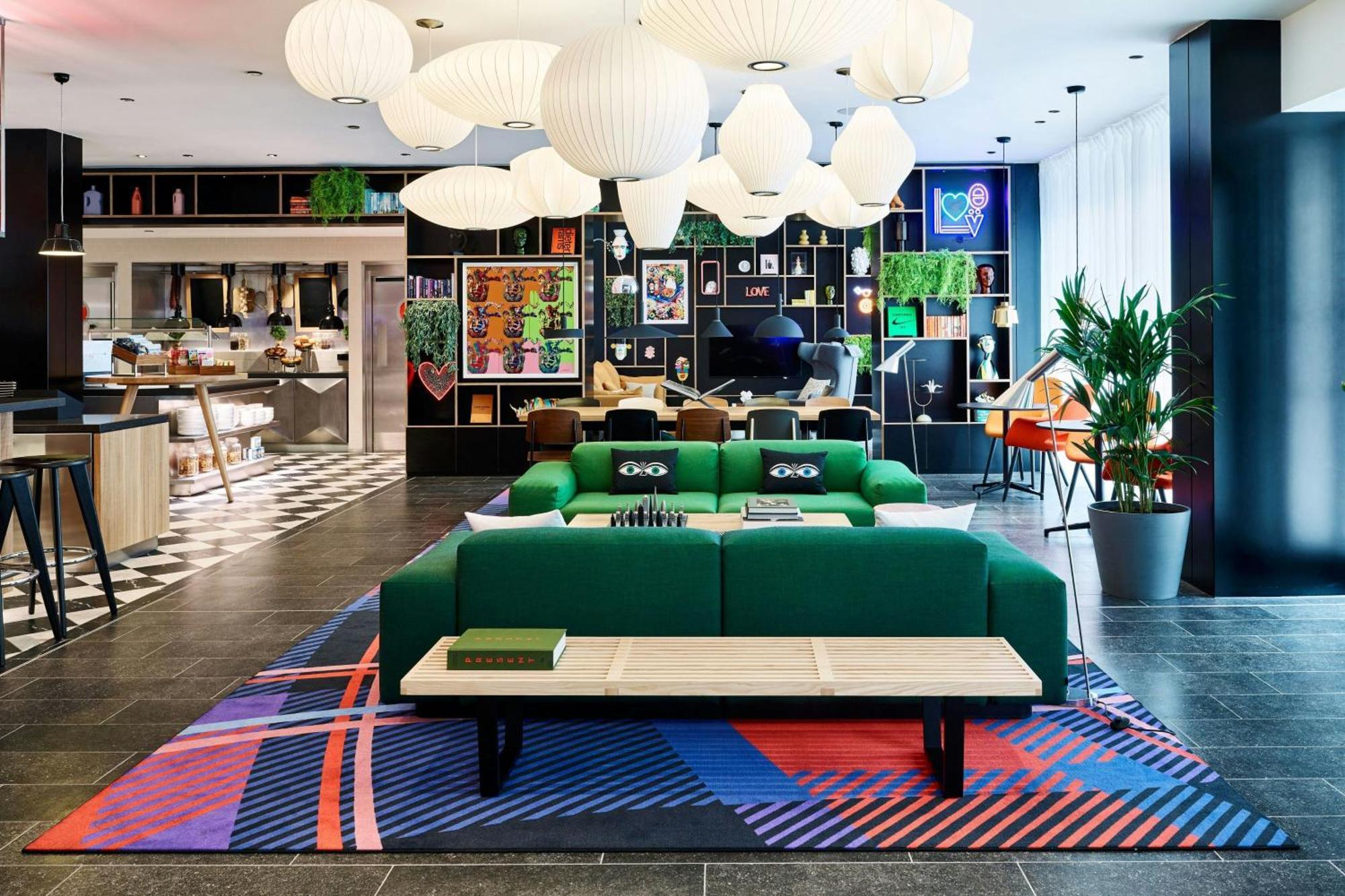 4 Family-Friendly Hotels in Westminster That Deliver