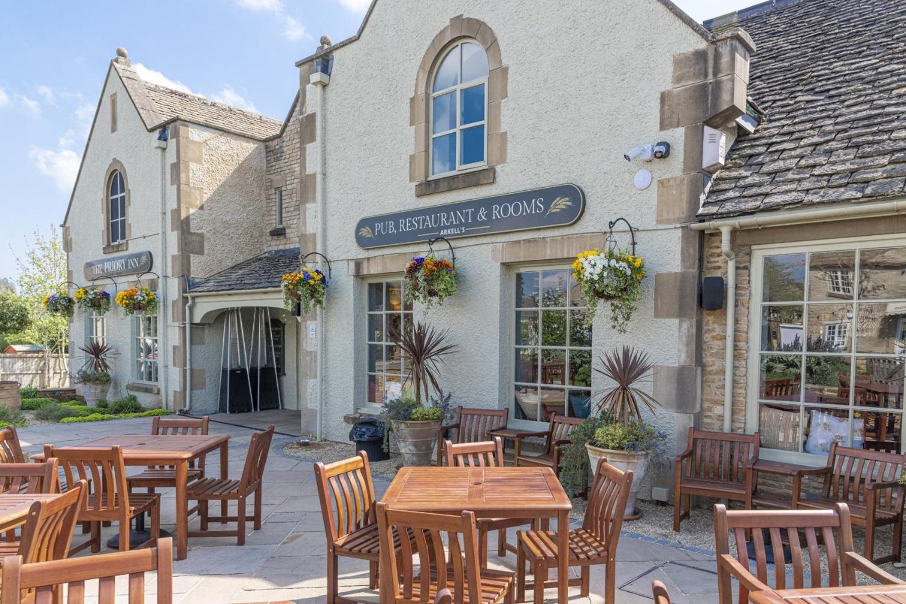 Staying Near Chavenage House: 7 Family Hotels Compared