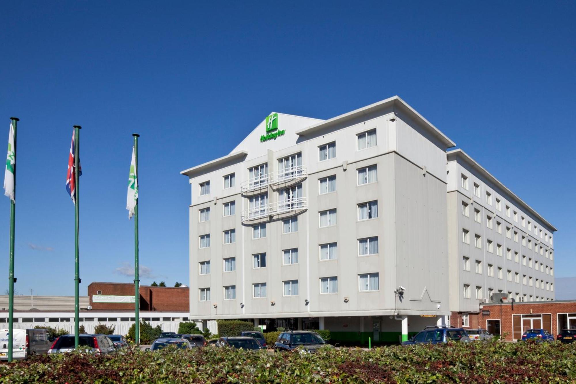 6 Smart Family-Friendly Hotels Near Burstead Golf Club