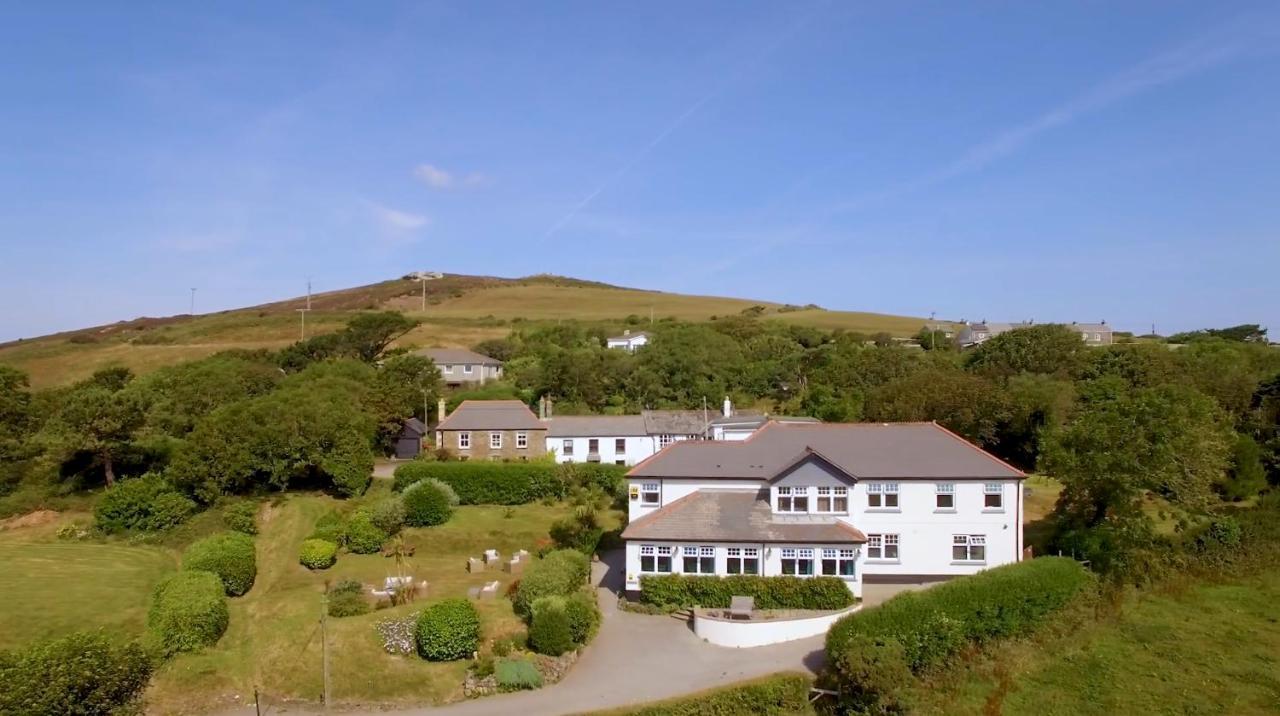 Where to Stay Near Perranporth Golf Club: 5 Hotels for Couples