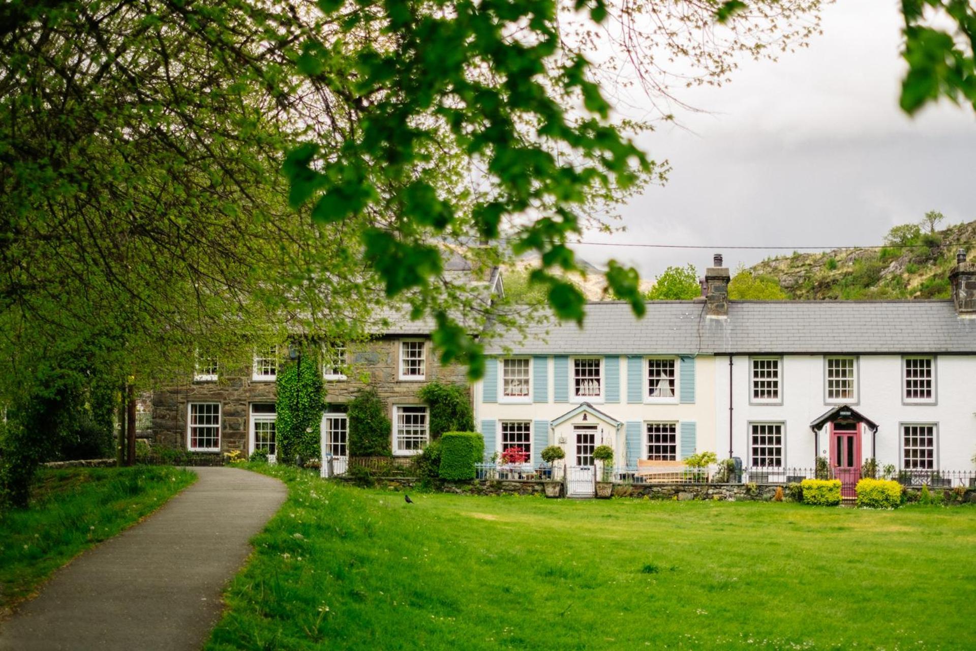 7 Romantic Hotels in North Wales That Couples Keep Coming Back To