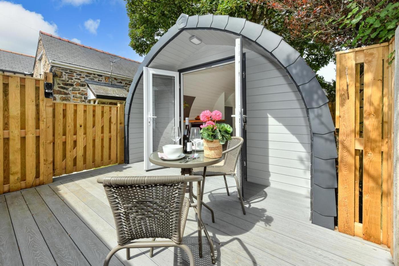4 Central Hotels Near Neuadd Dwyfor Worth Booking