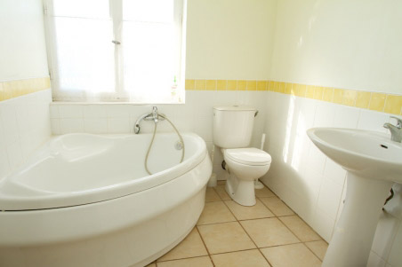 Fougere Gite's family bathroom with corner bath upstairs.