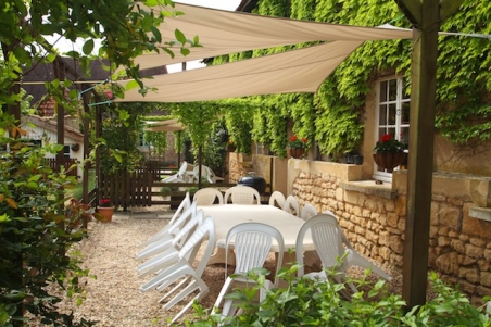 A pretty place to sit and eat Al fresco